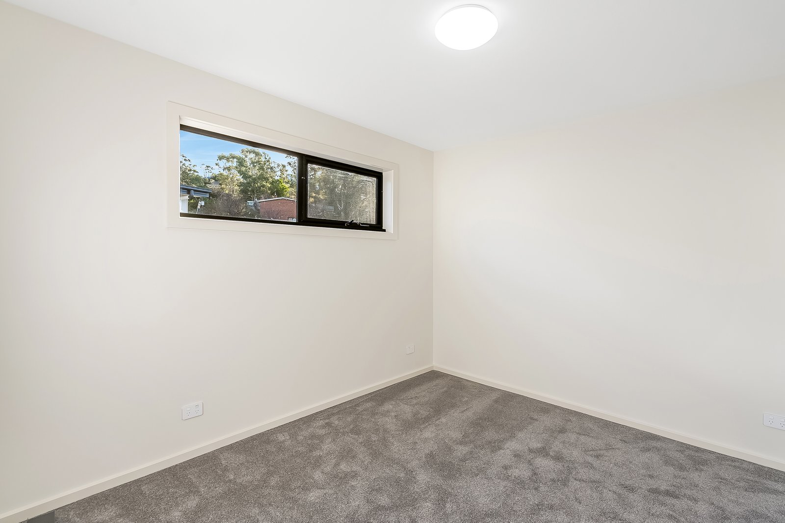 2/9 Nobel Drive NEW TOWN 9