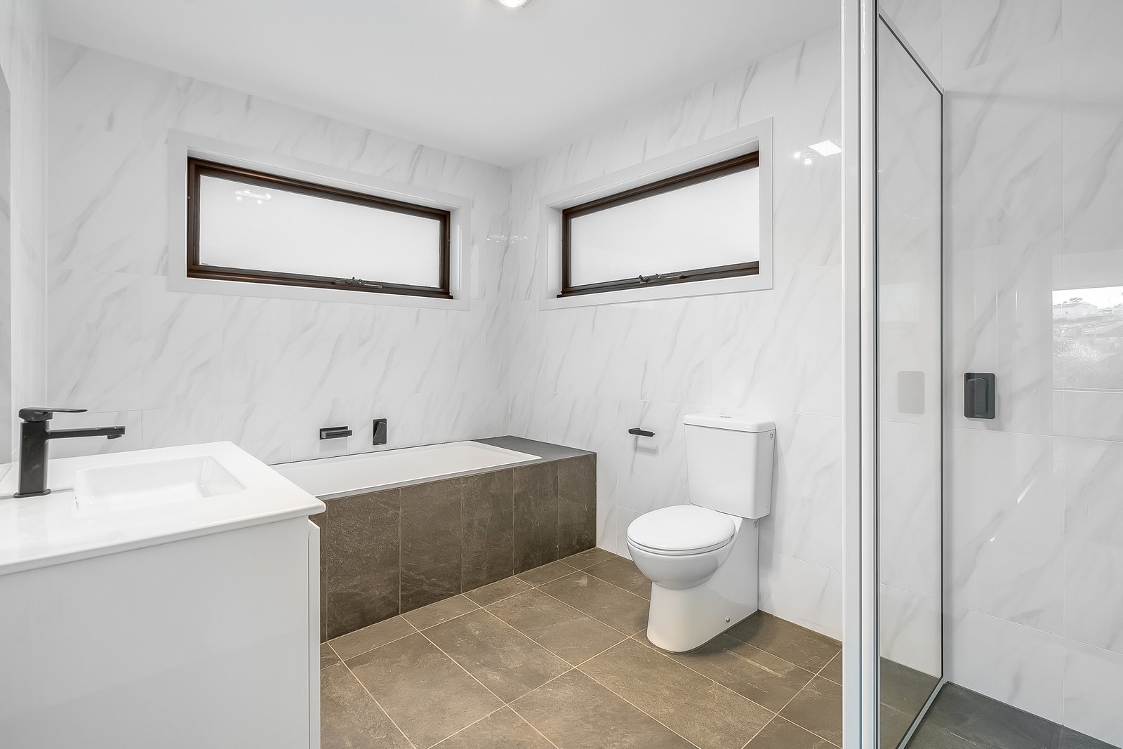 2/9 Nobel Drive NEW TOWN 10