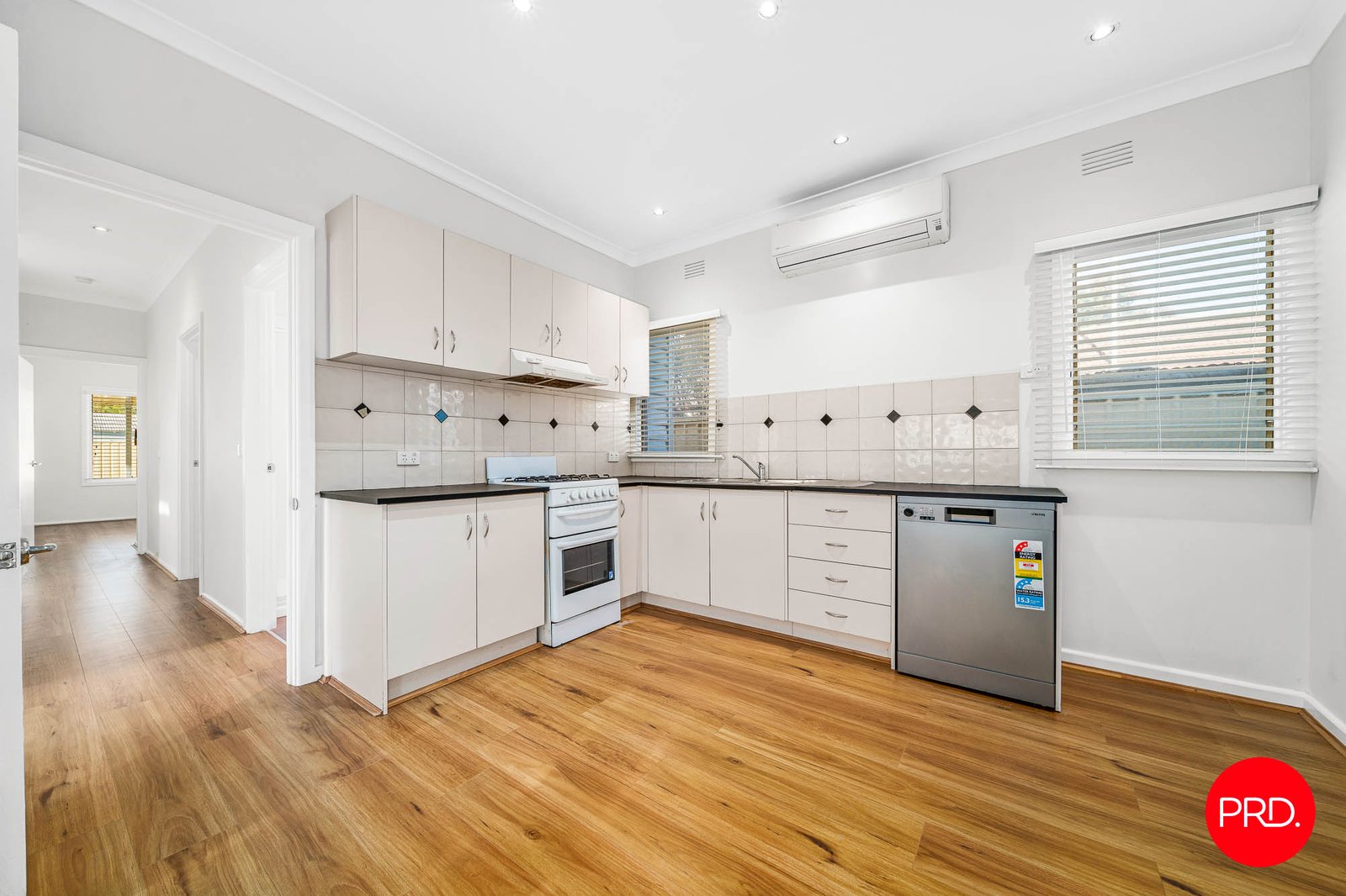 29 Oak Street GOLDEN SQUARE 7