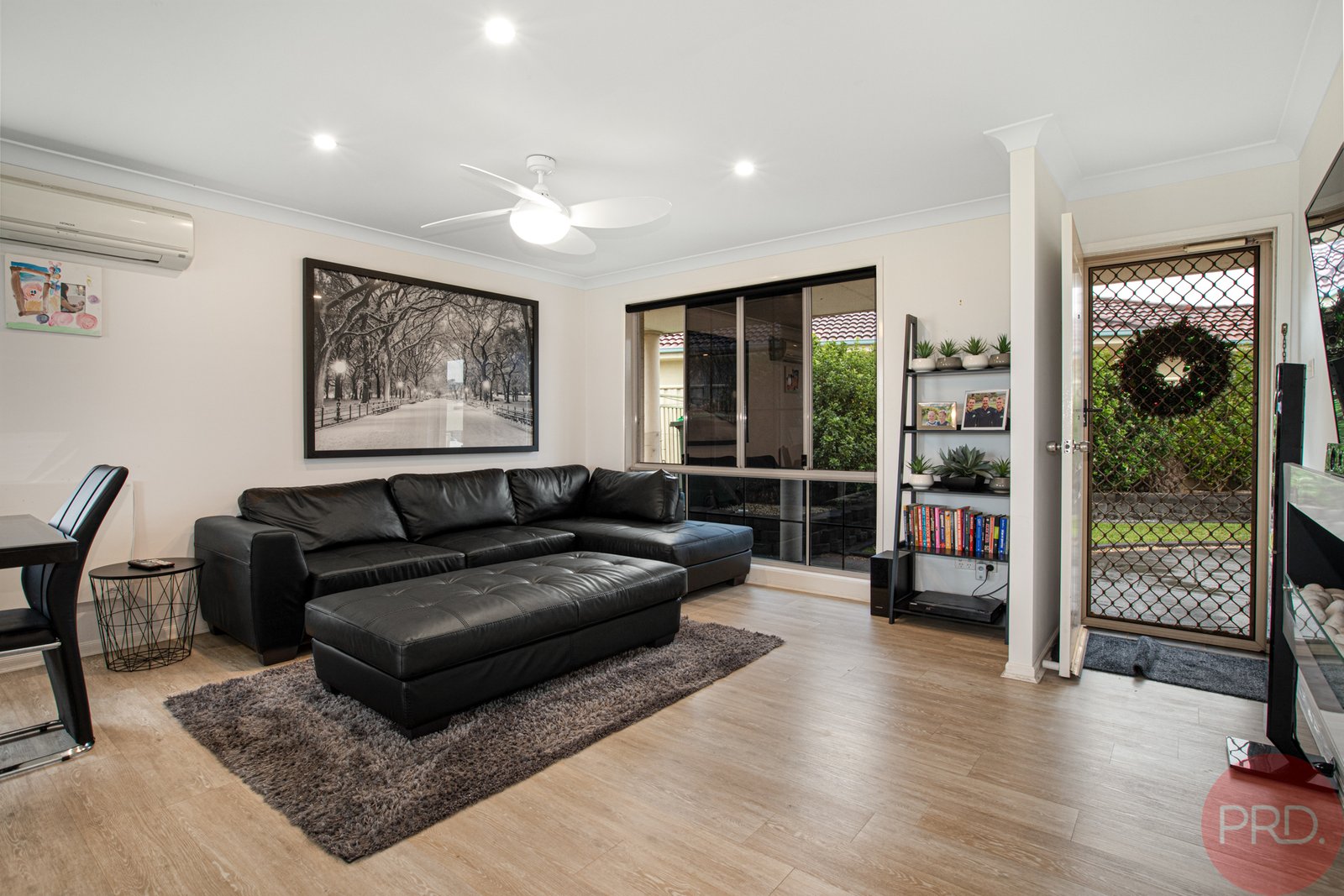 29 Parkside Crescent THORNTON 2