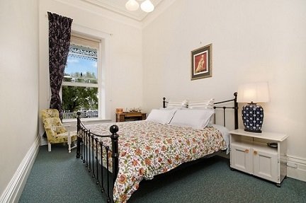 Gallery: 2/9 Pevensey Crescent