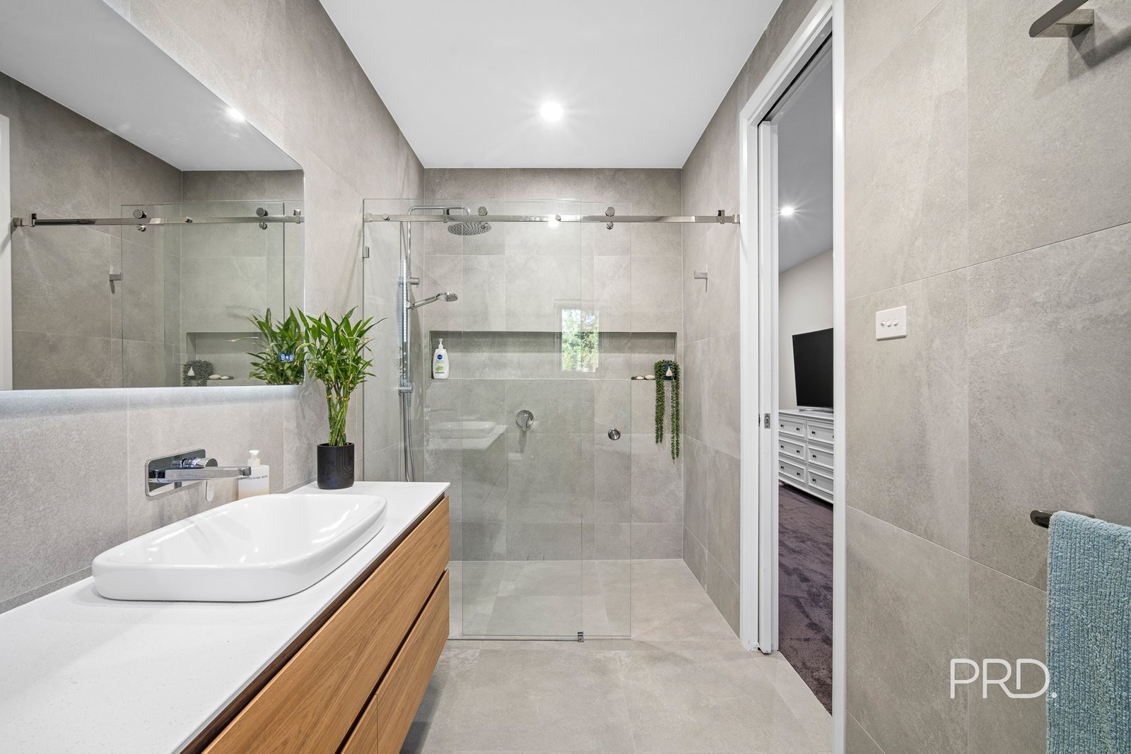 29 Plunkett Drive LAKE ALBERT 16