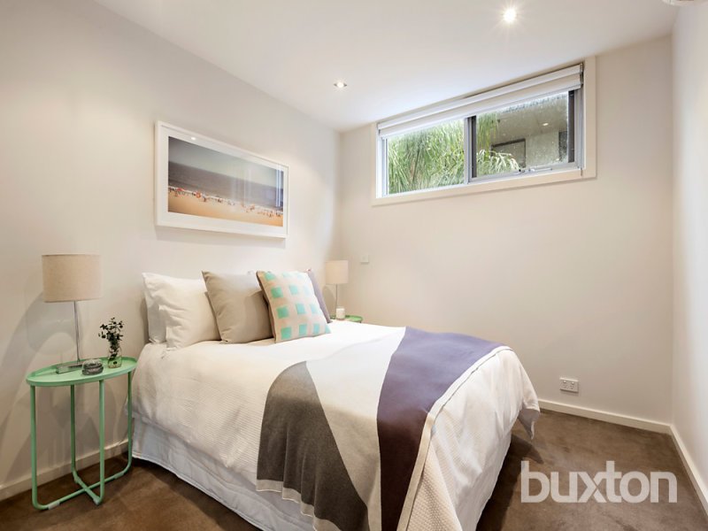 Gallery: 2/9 Poets Grove