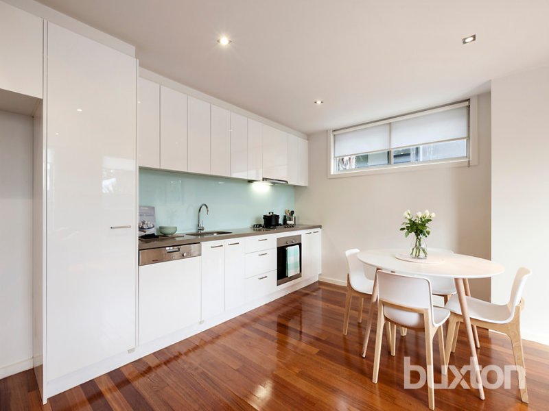 Gallery: 2/9 Poets Grove