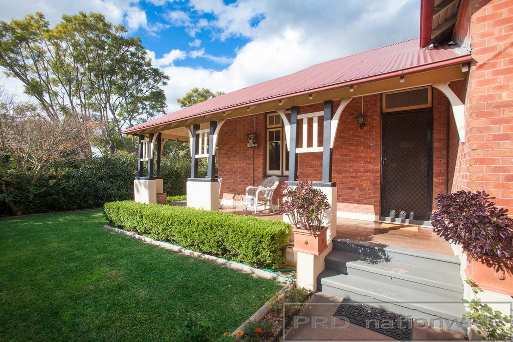 29 Queen Street LORN 19