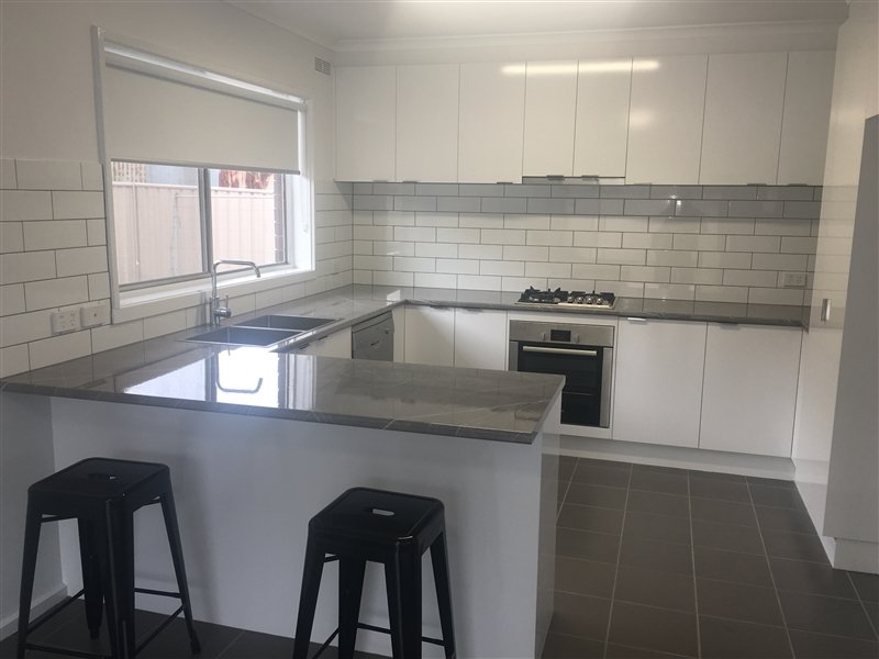 2/9 Sternberg Street KENNINGTON 2