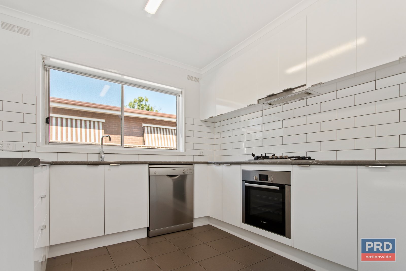 2/9 Sternberg Street KENNINGTON 2