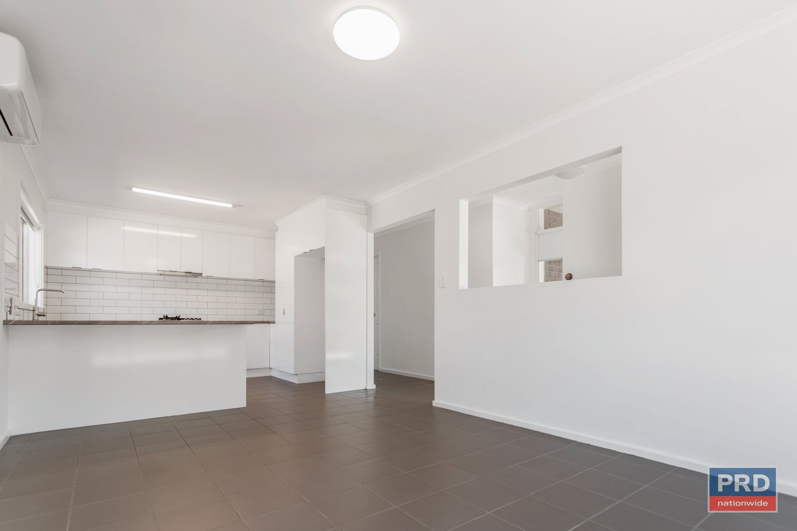 2/9 Sternberg Street KENNINGTON 3