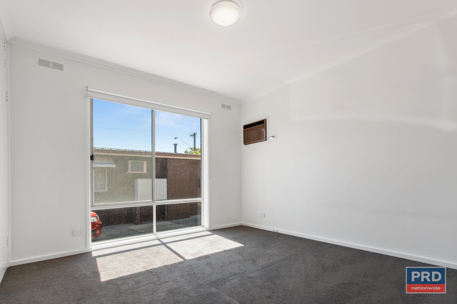 2/9 Sternberg Street KENNINGTON 4