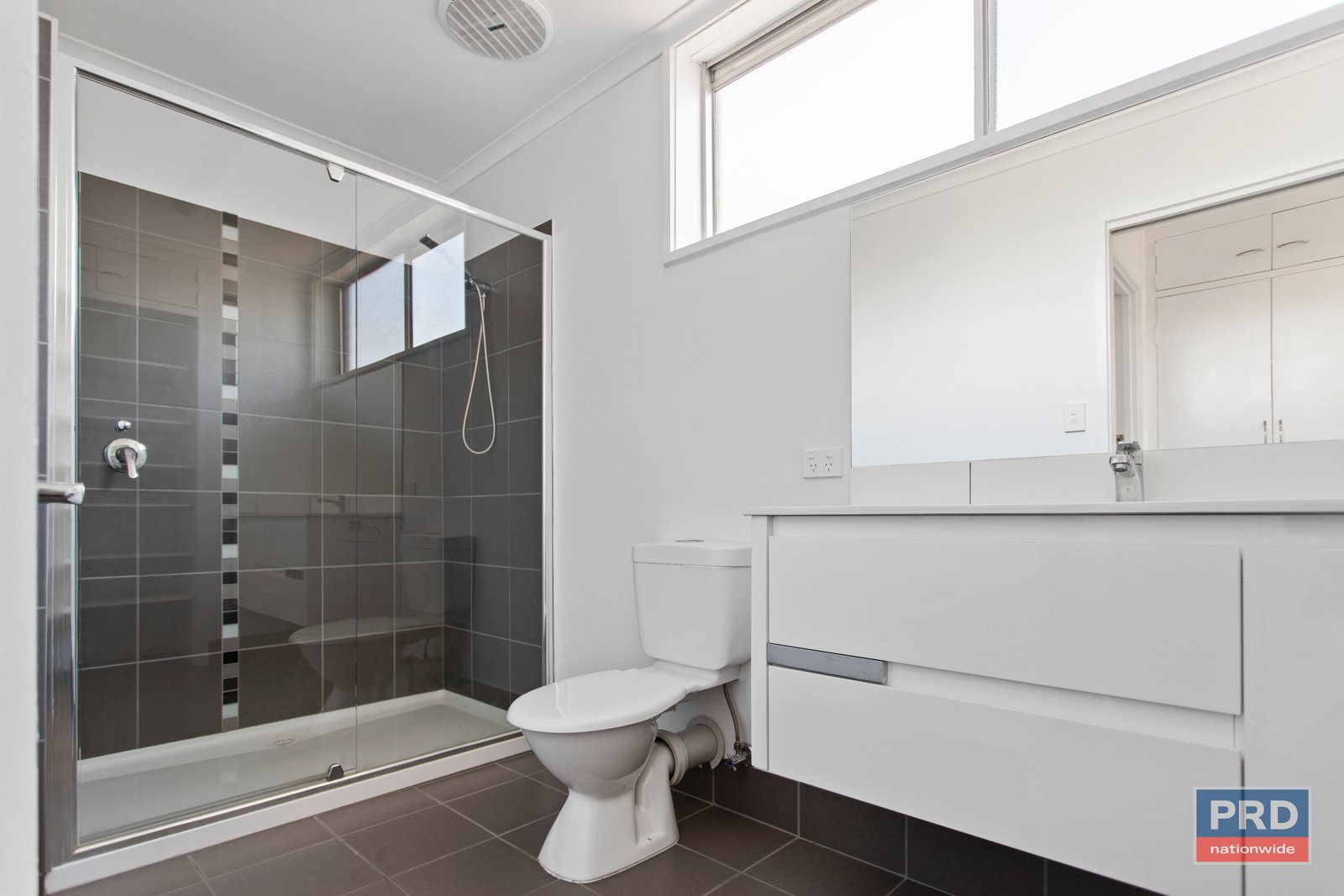 2/9 Sternberg Street KENNINGTON 6