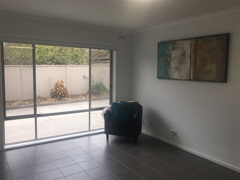 2/9 Sternberg Street KENNINGTON 3