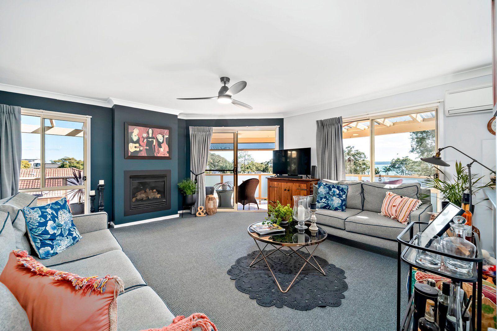 2/9 The Peninsula  CORLETTE 3