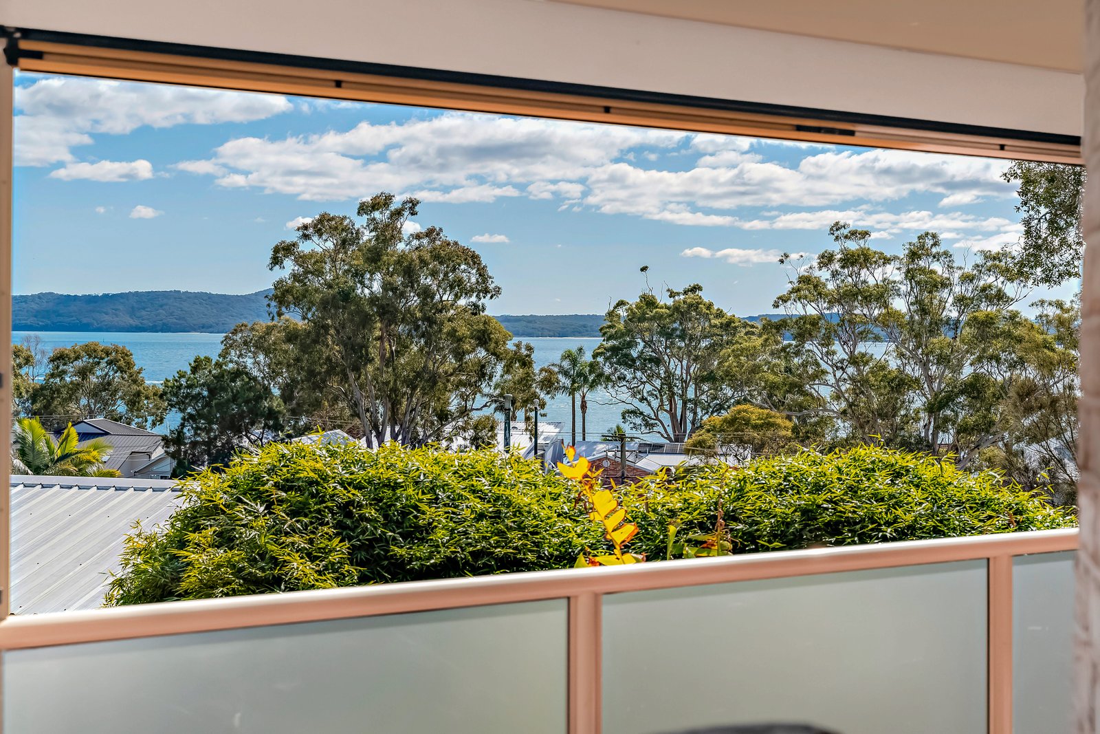 2/9 The Peninsula  CORLETTE 6