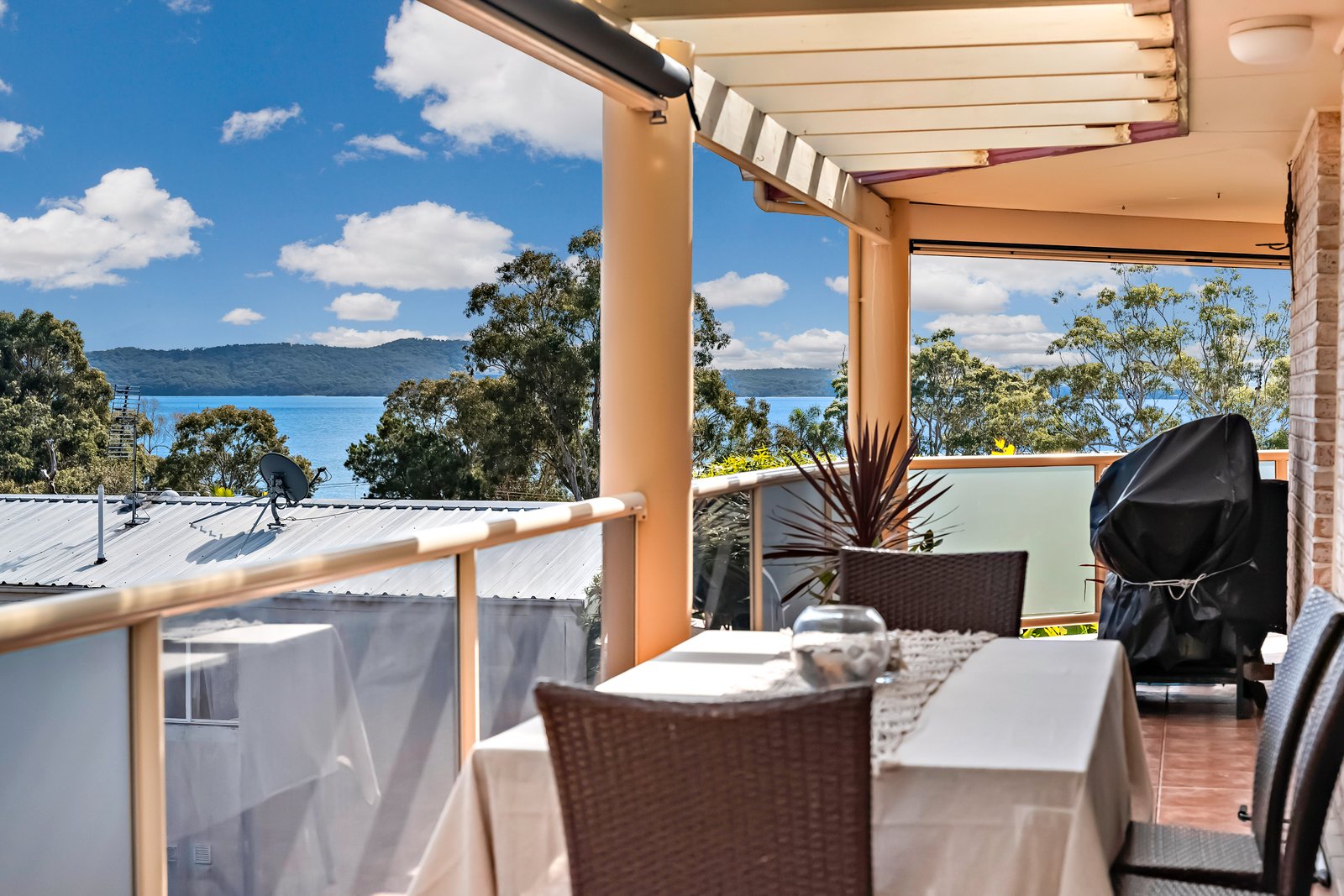 2/9 The Peninsula  CORLETTE 7