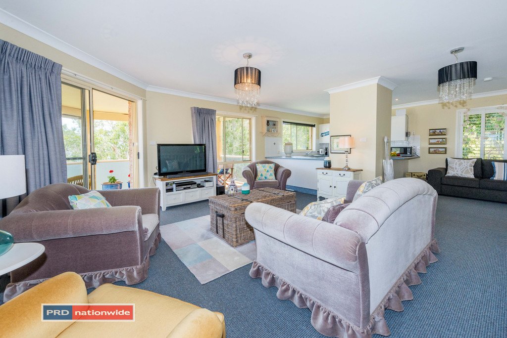 2/9 The Peninsula  CORLETTE 3