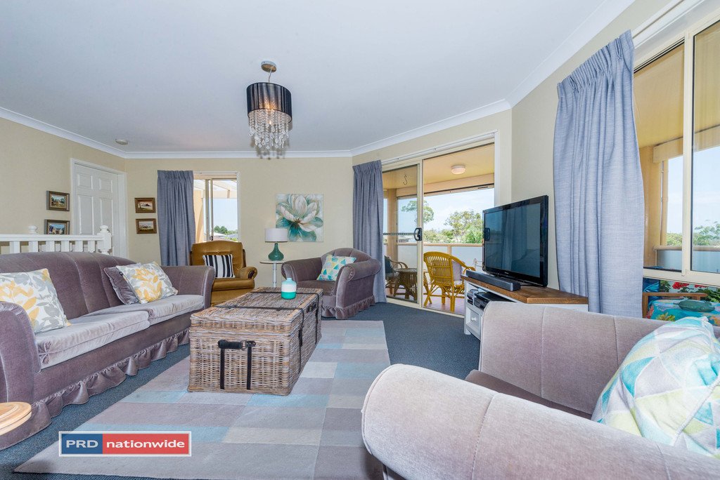 2/9 The Peninsula  CORLETTE 10