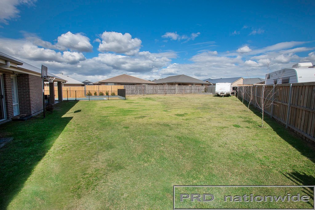 29 Threadtail Street CHISHOLM 3