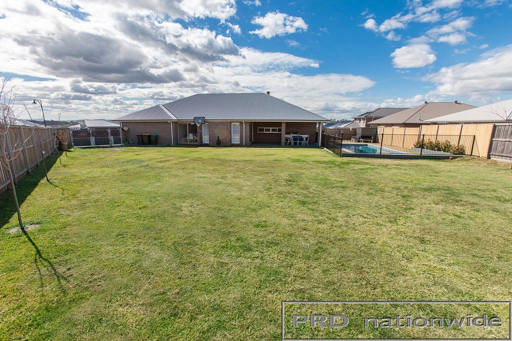 29 Threadtail Street CHISHOLM 4