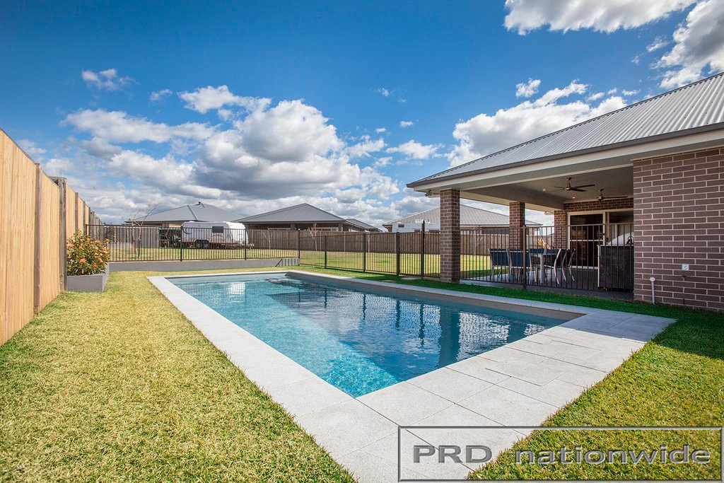 29 Threadtail Street CHISHOLM 5