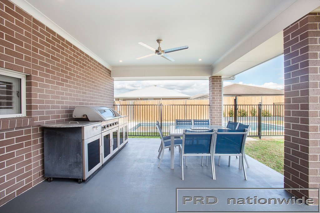 29 Threadtail Street CHISHOLM 9