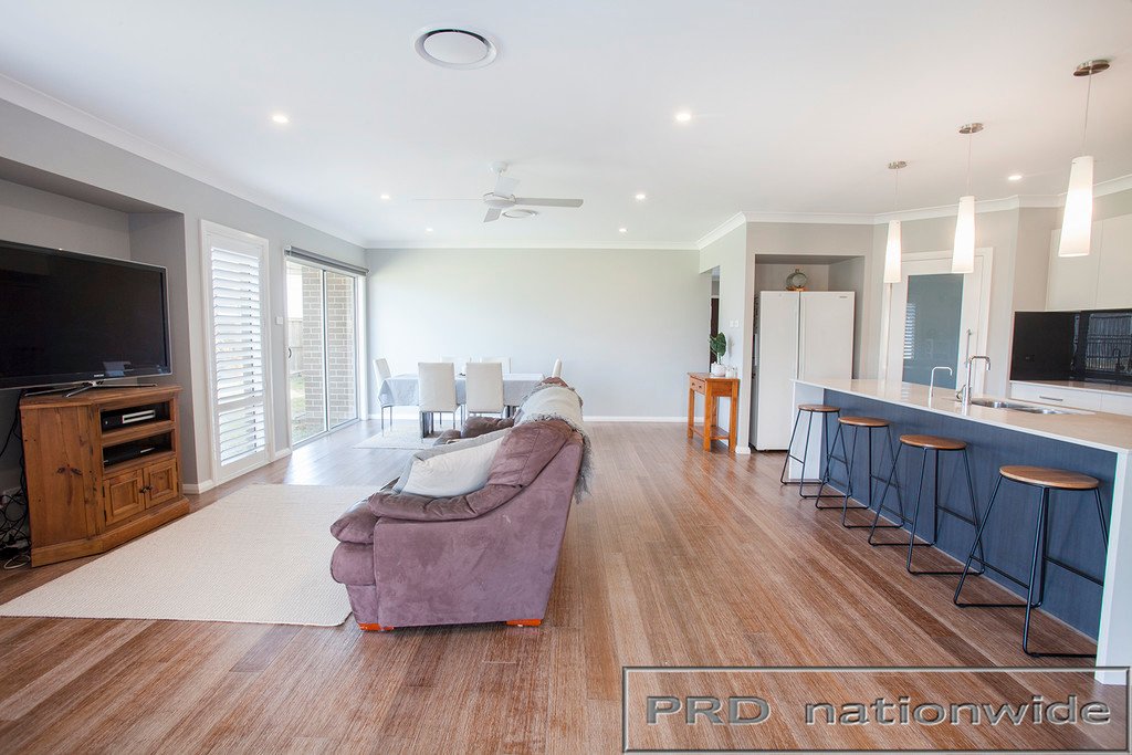 29 Threadtail Street CHISHOLM 12