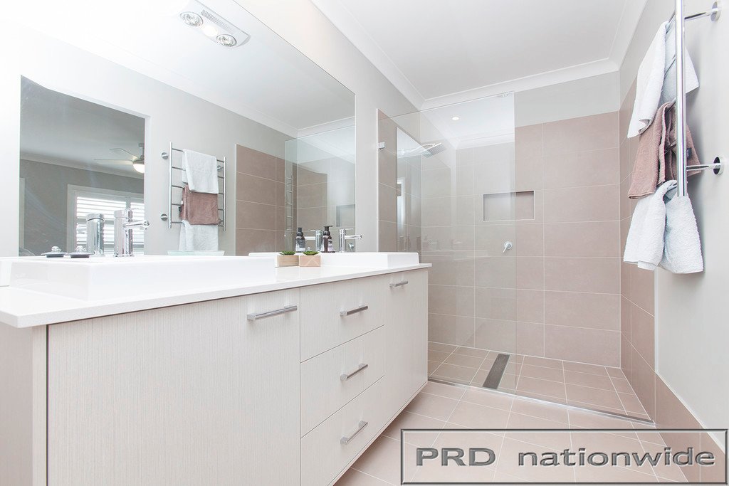 29 Threadtail Street CHISHOLM 19