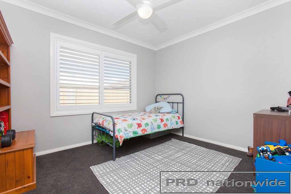 29 Threadtail Street CHISHOLM 21