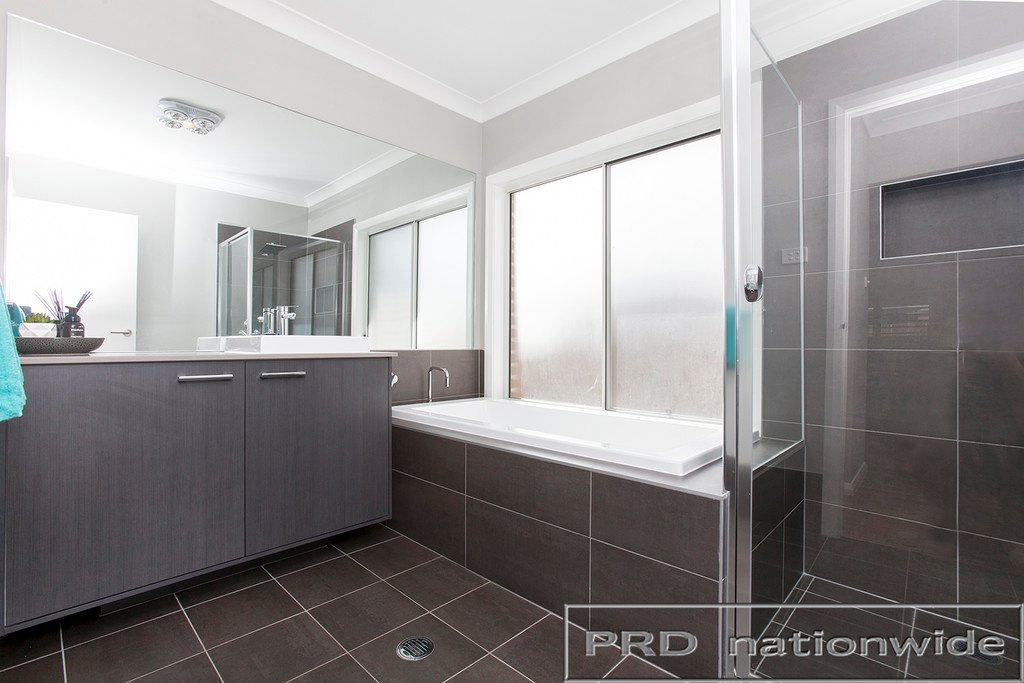 29 Threadtail Street CHISHOLM 22