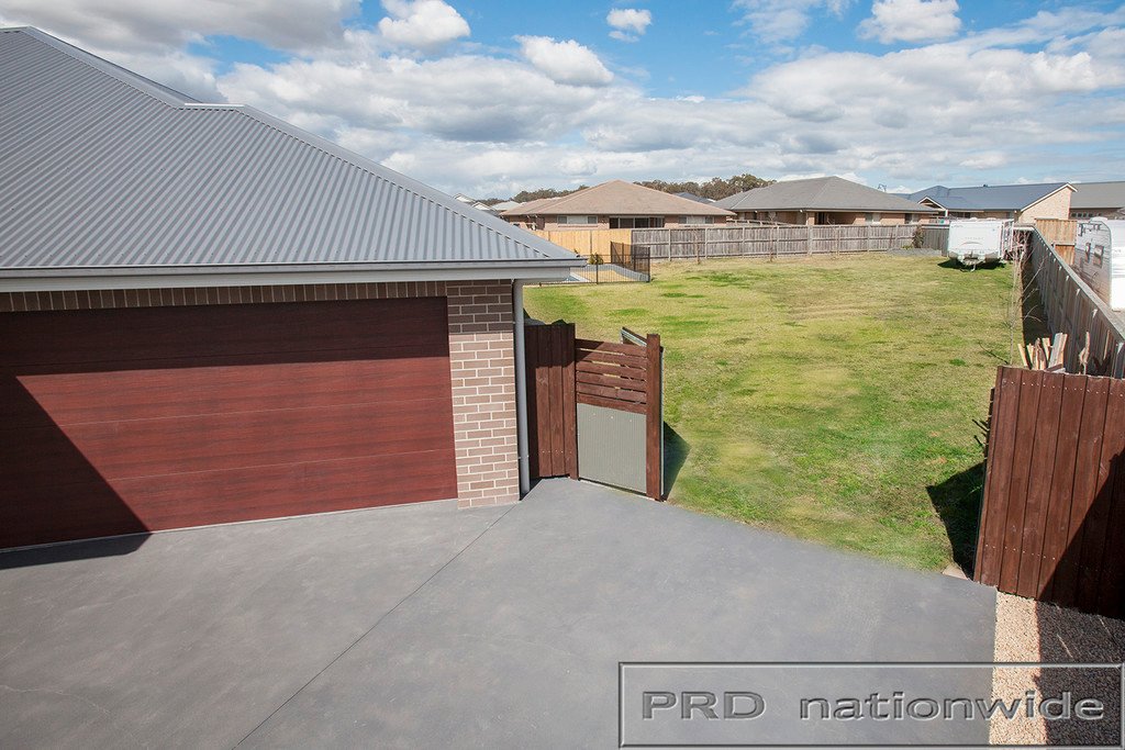 29 Threadtail Street CHISHOLM 25