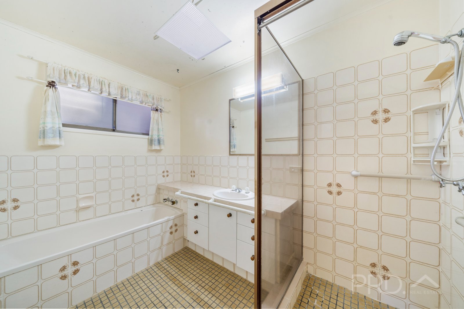 29 TORQUAY Road REDLAND BAY 13