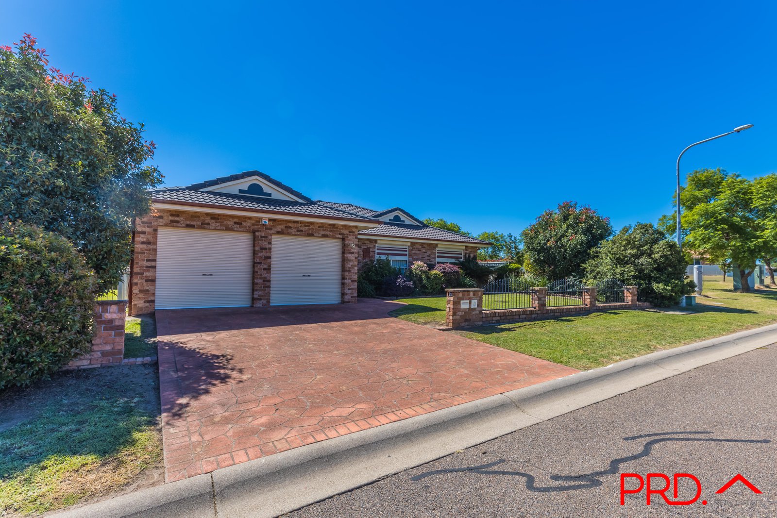 29 Wahroonga Drive TAMWORTH 2
