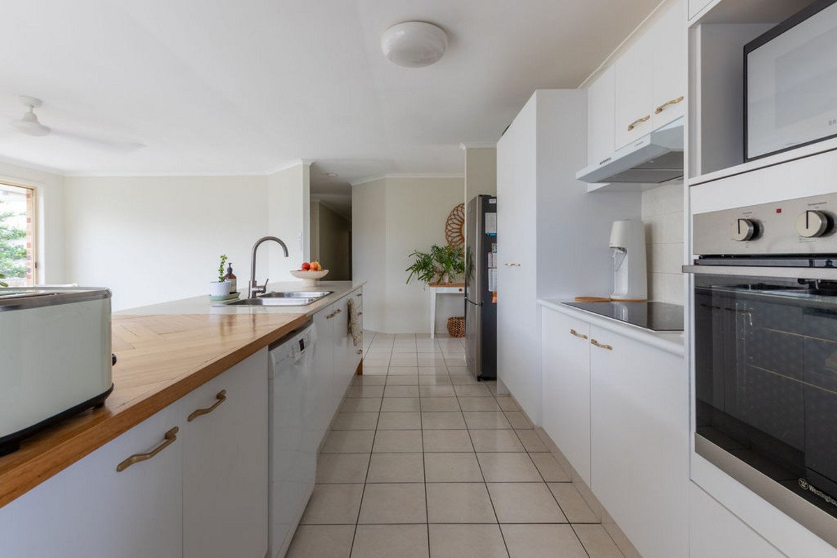 29 Whipbird Court Burleigh Waters 8