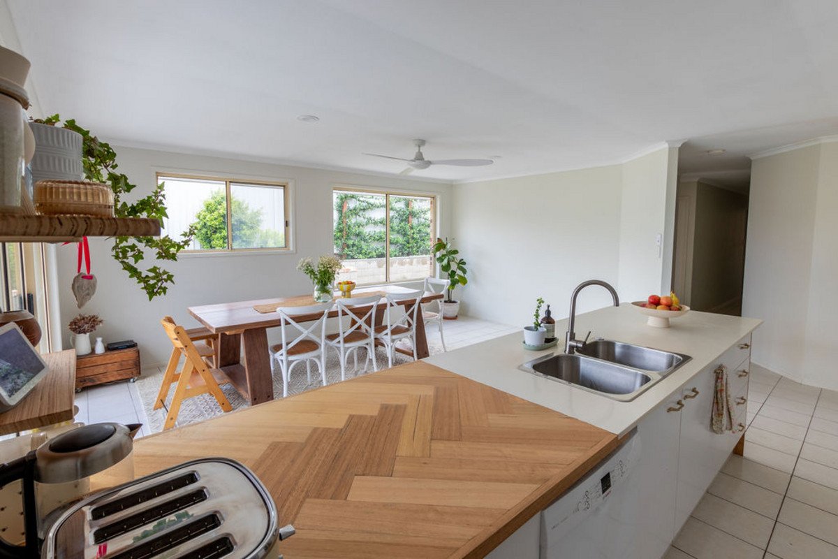 29 Whipbird Court Burleigh Waters 9