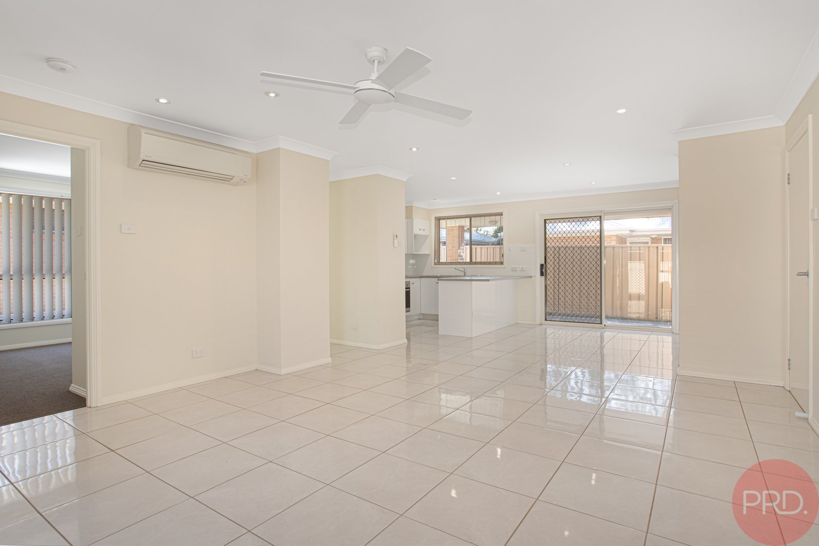 2/9 Windermere Road LOCHINVAR 3