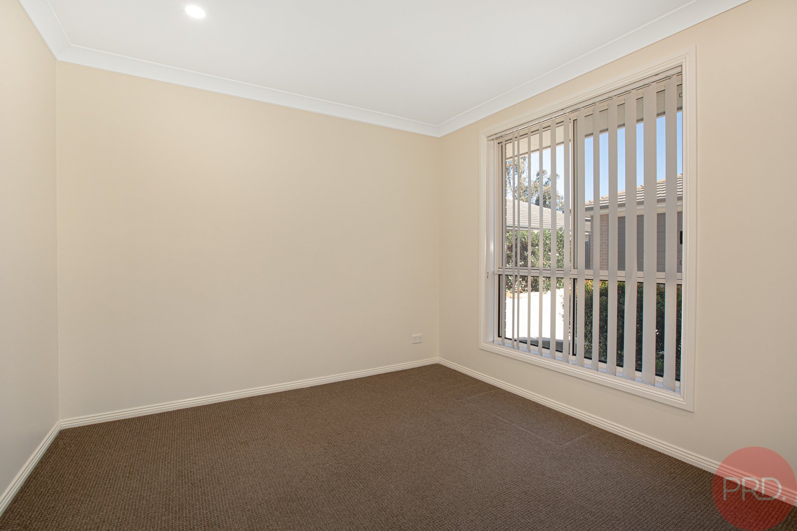 2/9 Windermere Road LOCHINVAR 4