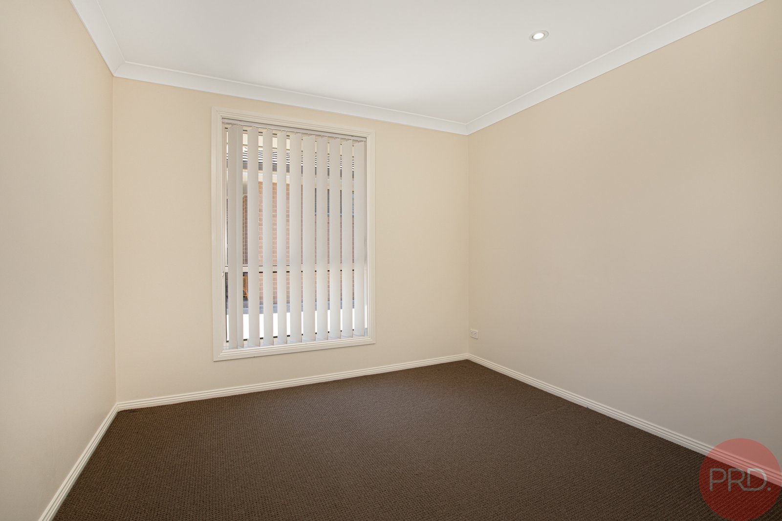 2/9 Windermere Road LOCHINVAR 8