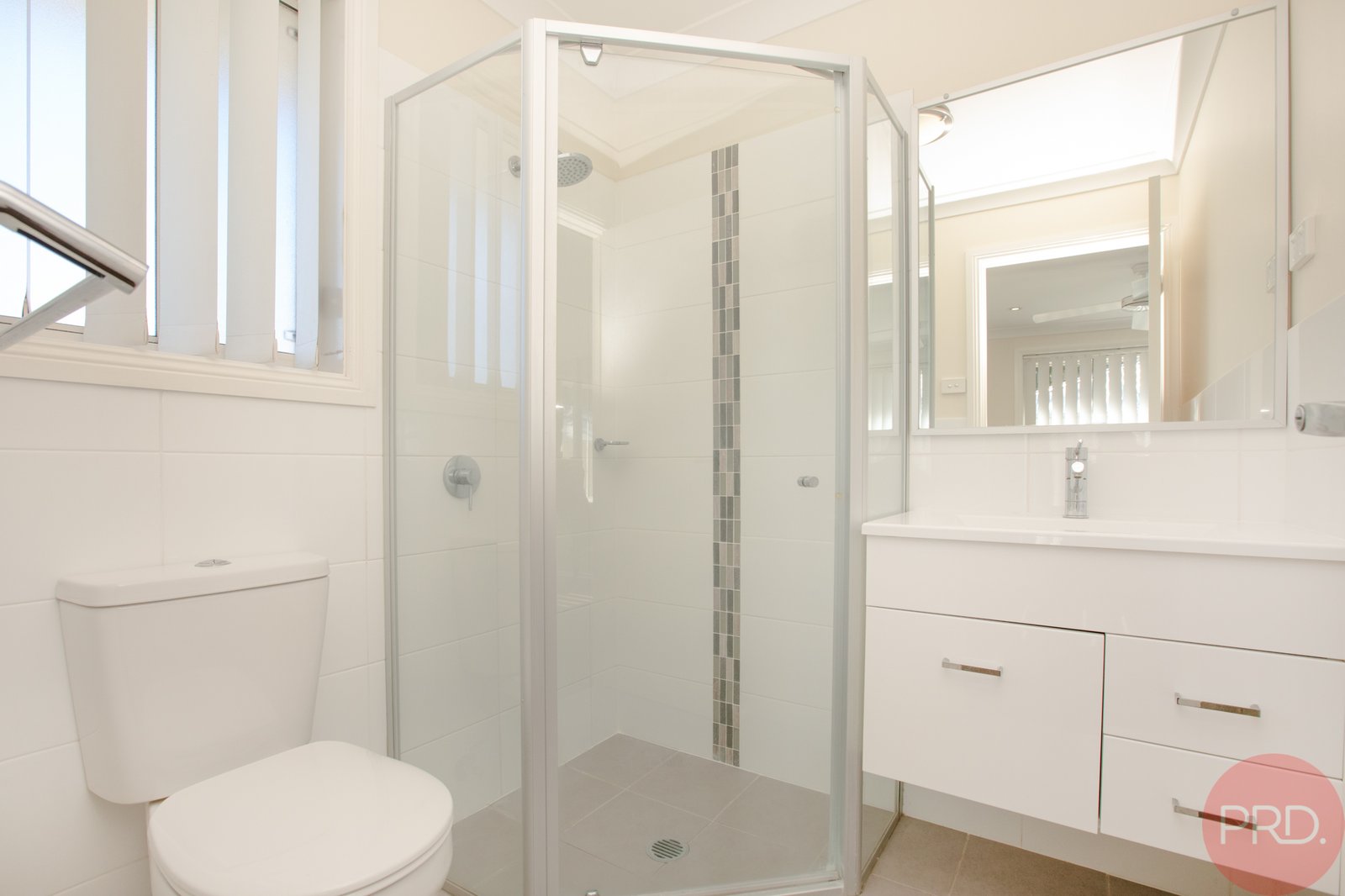 2/9 Windermere Road LOCHINVAR 9