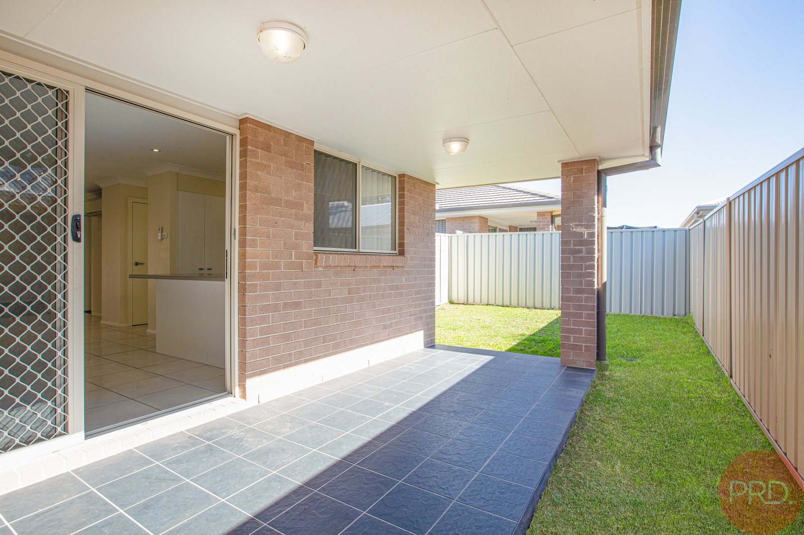 2/9 Windermere Road LOCHINVAR 12