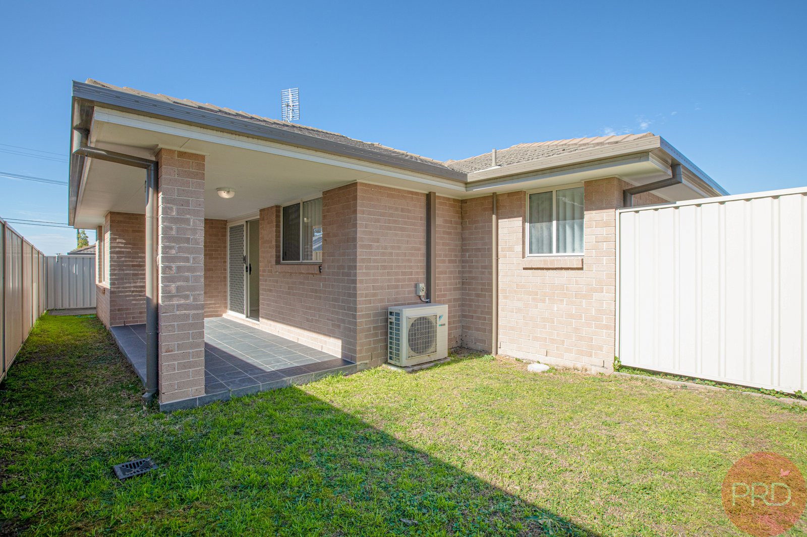 2/9 Windermere Road LOCHINVAR 13