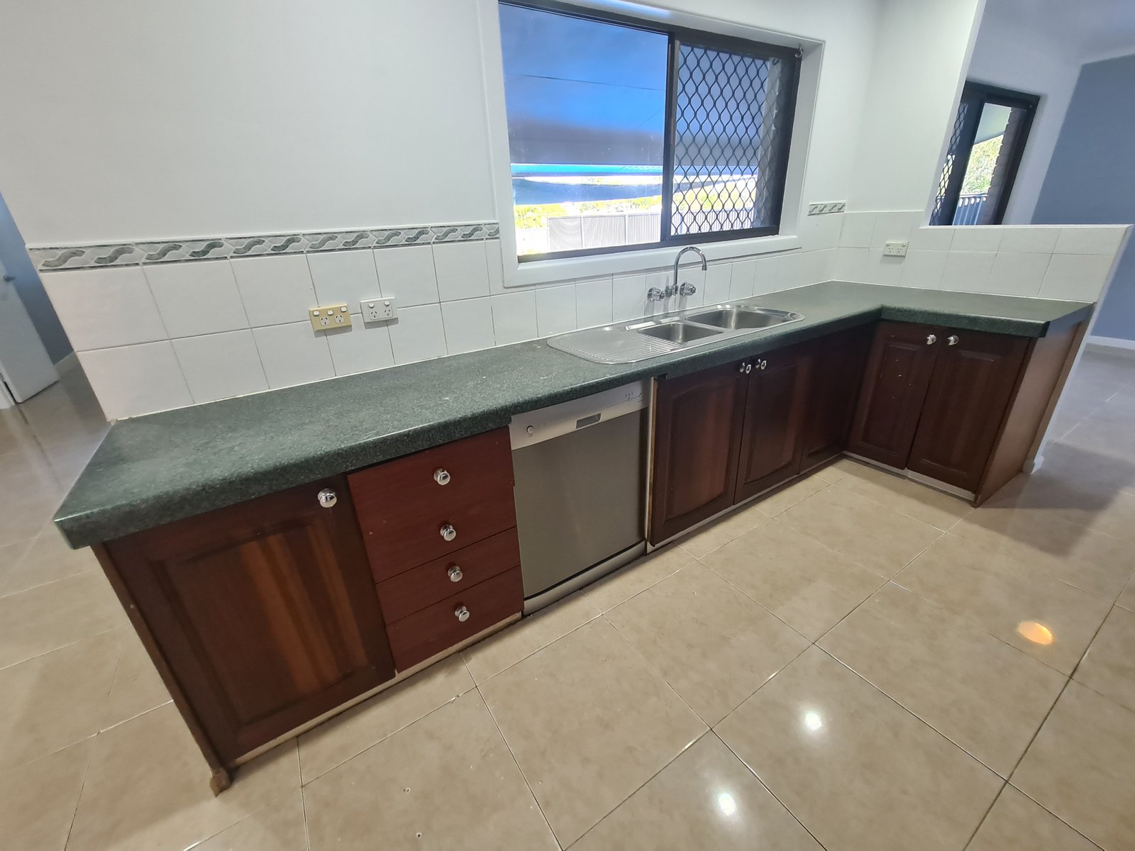 29 WINNECKE Road TANNUM SANDS 18