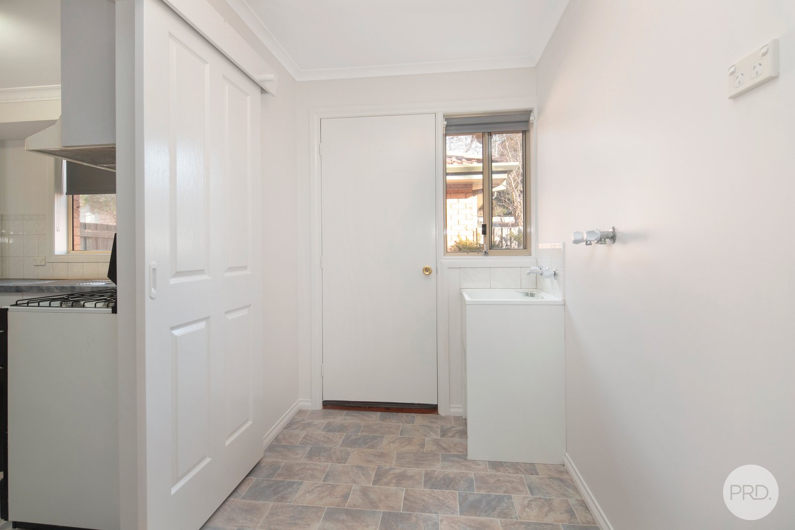 2/9 Winter Street REDAN 8
