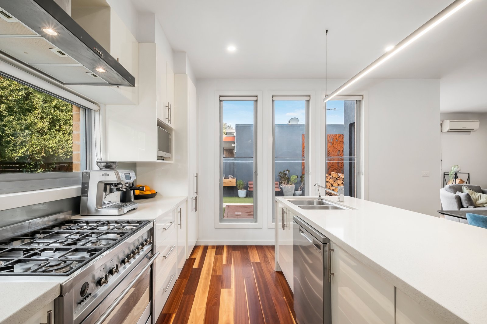 Gallery: 2/90 Catherine Avenue
