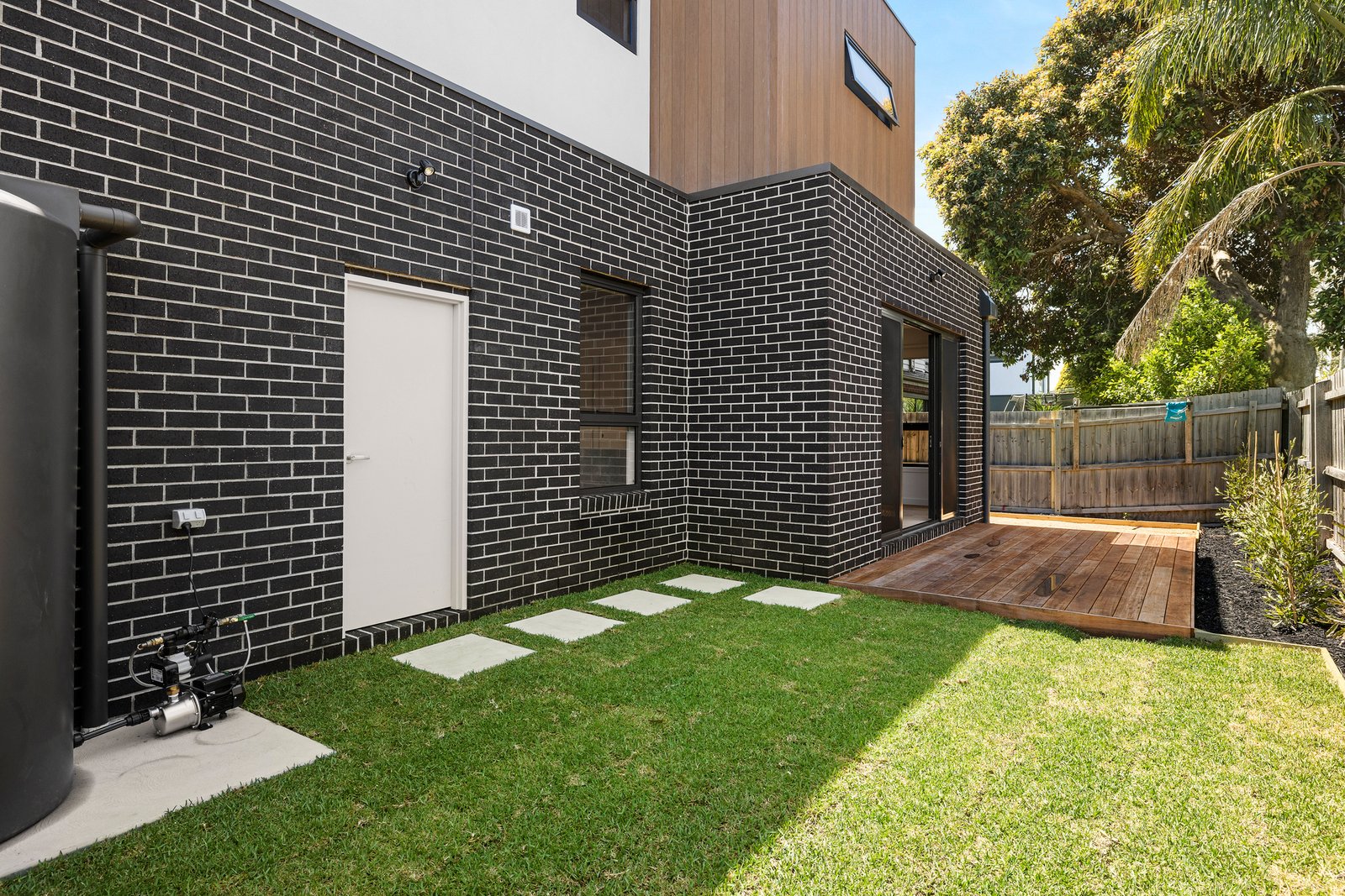 Gallery: 2/90 Lower Dandenong Road