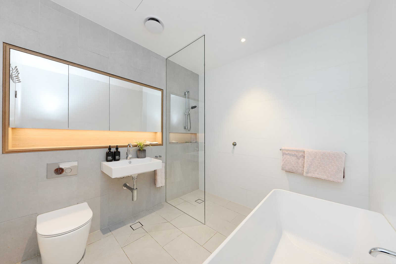 29/1 Cawood Avenue LITTLE BAY 8