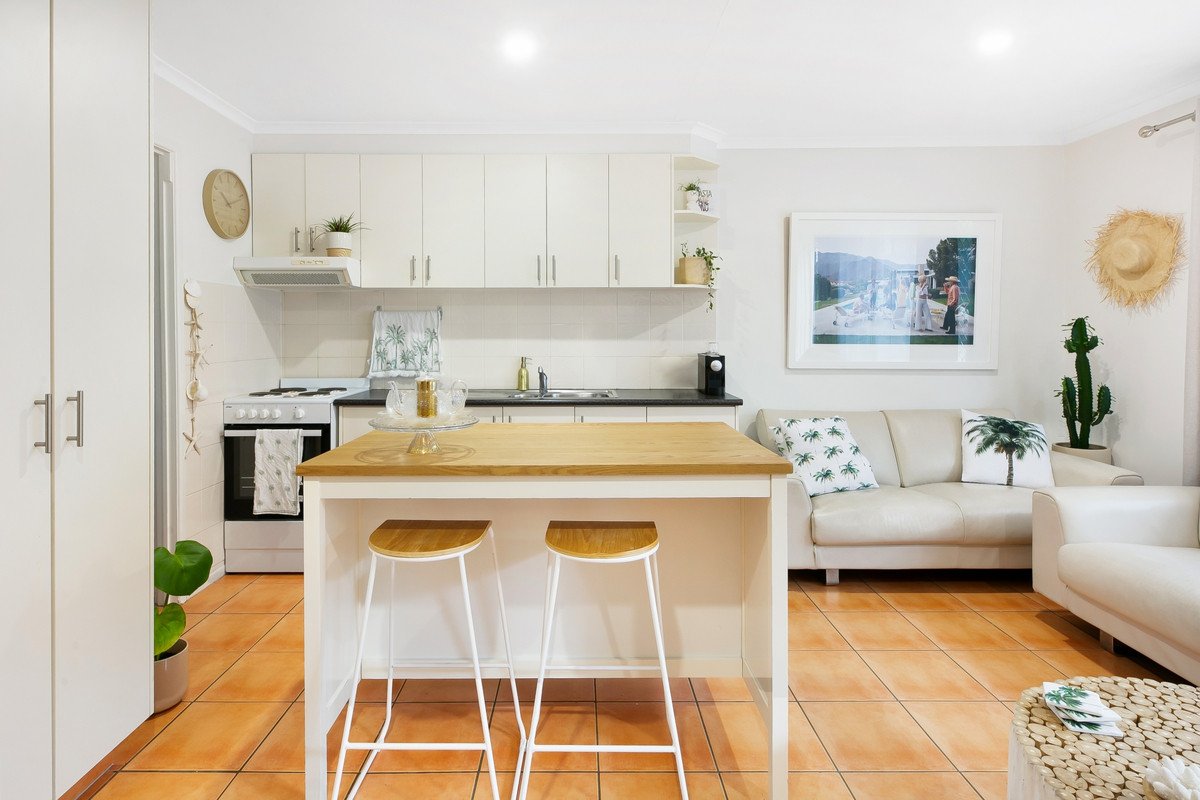 2/91 Nobby Parade Miami 2