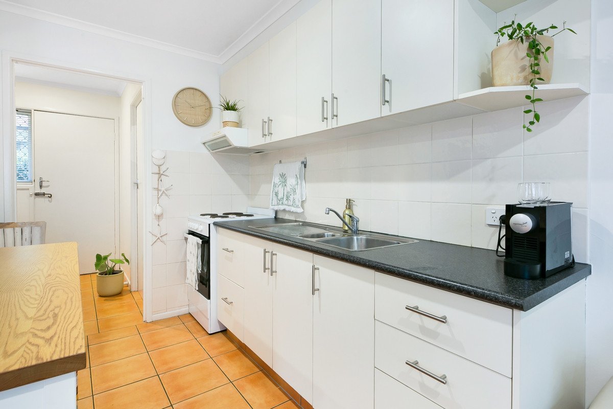 2/91 Nobby Parade Miami 3