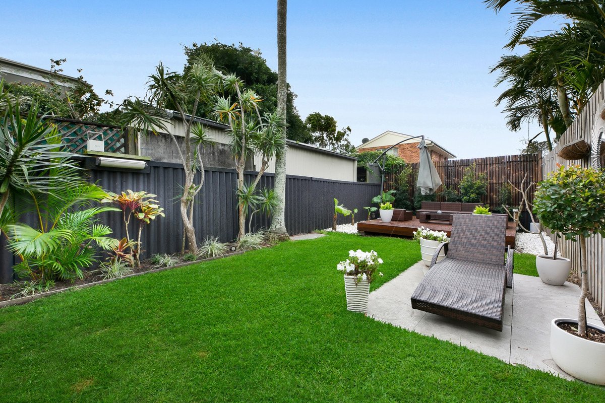 2/91 Nobby Parade Miami 7