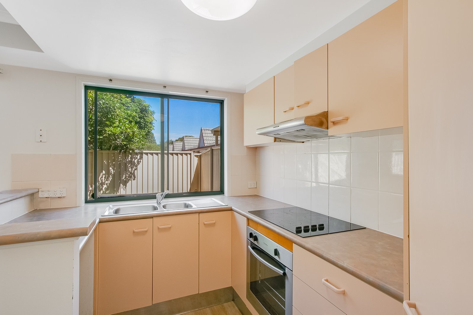 2/92-96 Greenway Drive BANORA POINT 4