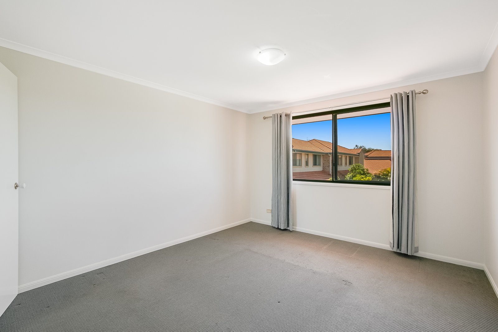 2/92-96 Greenway Drive BANORA POINT 5