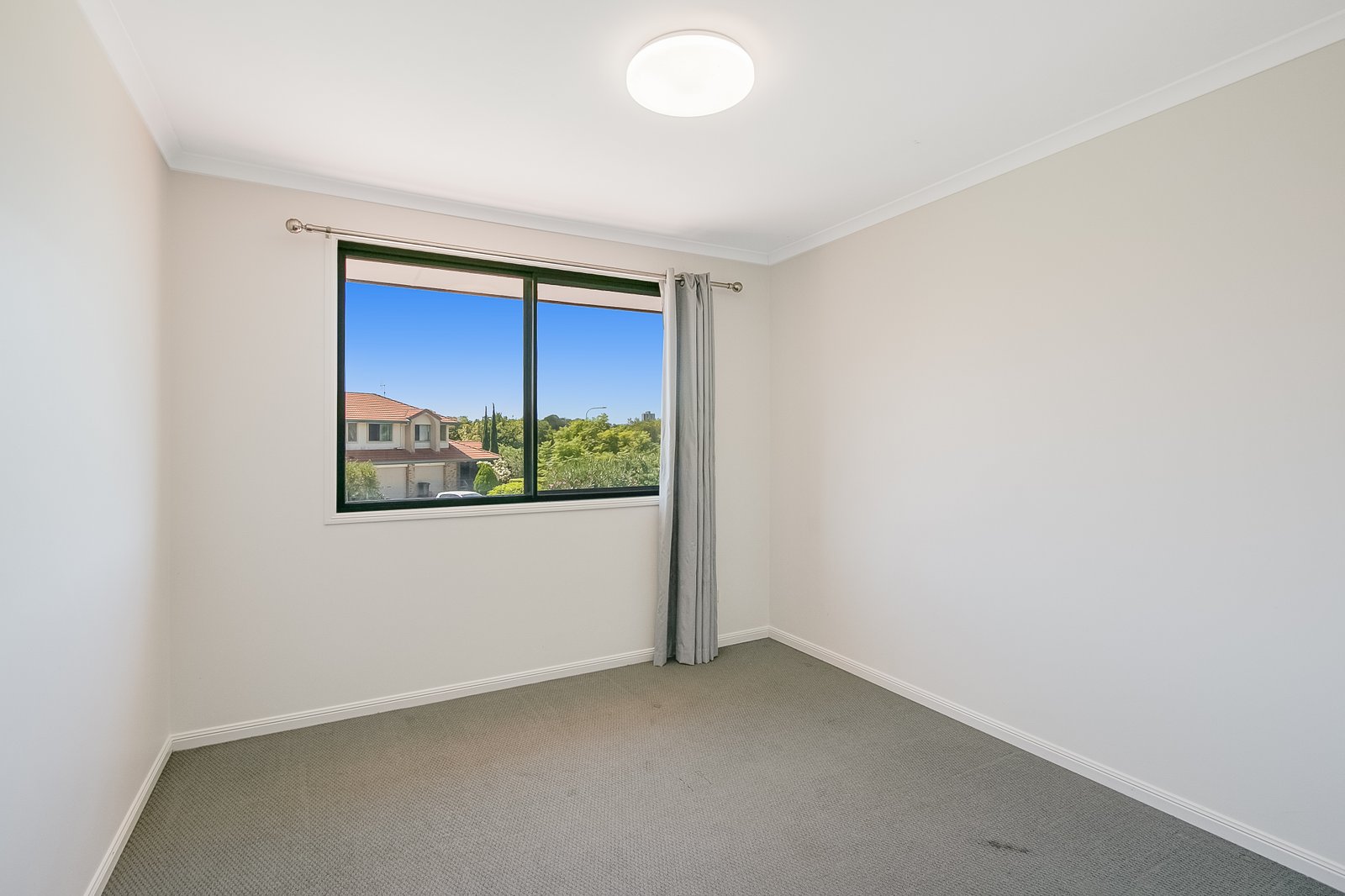 2/92-96 Greenway Drive BANORA POINT 6